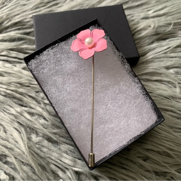 Vintage Flower Hat Lapel Pin - Picture 1 of 7